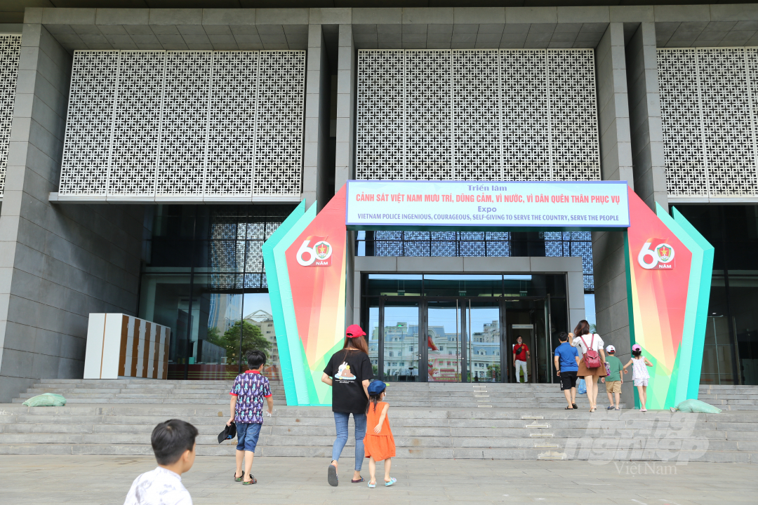 8-145458_583.jpg