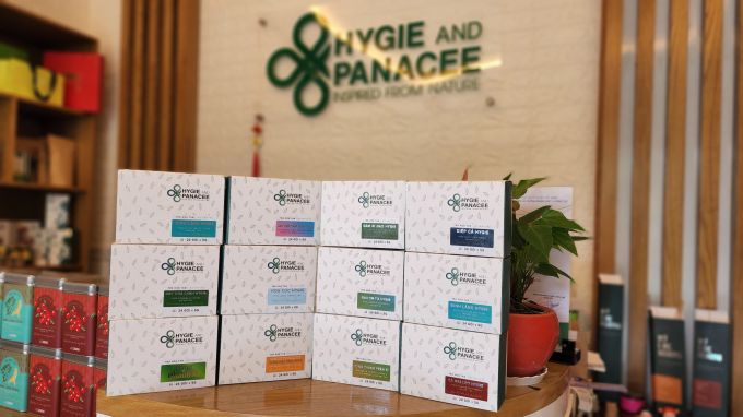 11 instant tea products extracted from agricultural products. Photo: Kim Anh.