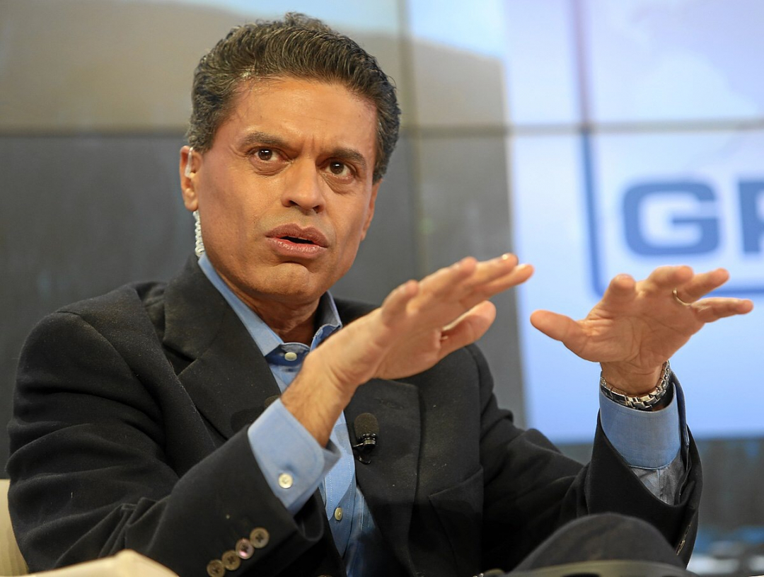 Nhà báo Fareed Zakaria, người Mỹ gốc Ấn, tác giả cuốn sách quan trọng Biện hộ cho một nền giáo dục khai phóng.