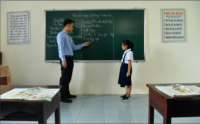 1-gio-hoc-tren-lop-111732_229.jpg 'Giờ học'.
