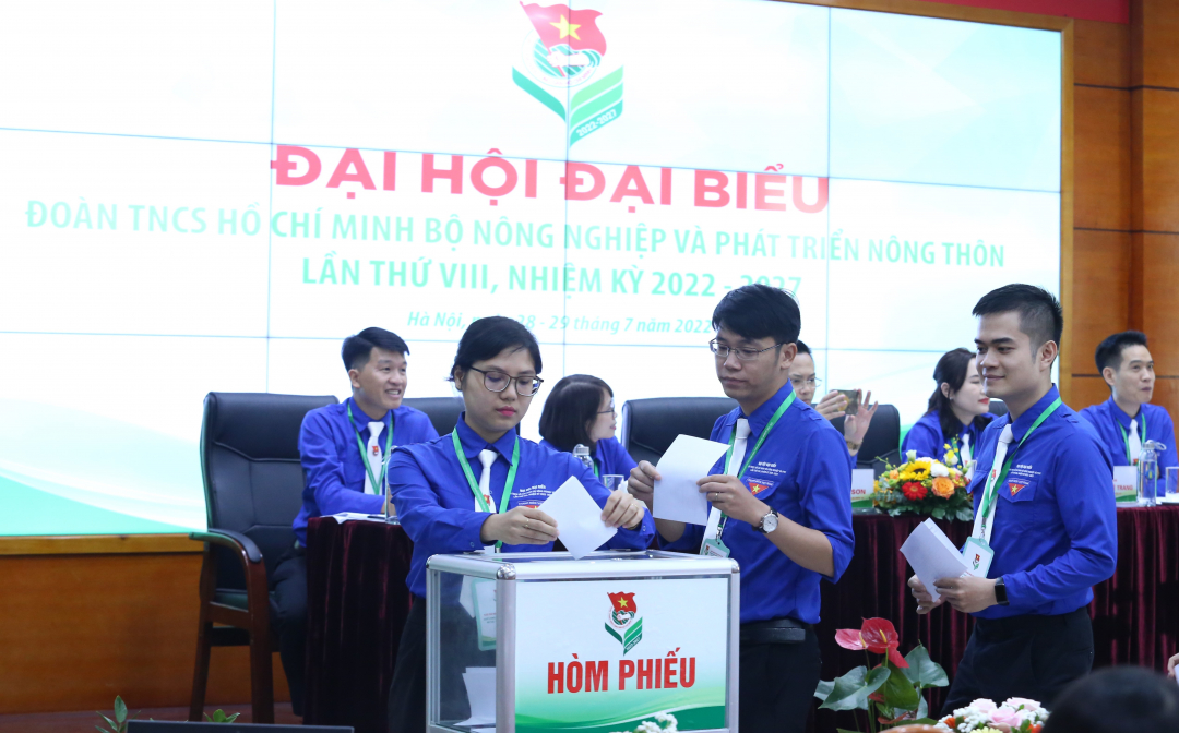 img_7189-052709_355.jpg Các đại biểu bỏ phiếu bầu Ủy viên Ban Chấp hành Đoàn Bộ nhiệm kỳ 2022 - 2027. Ảnh: Minh Phúc.