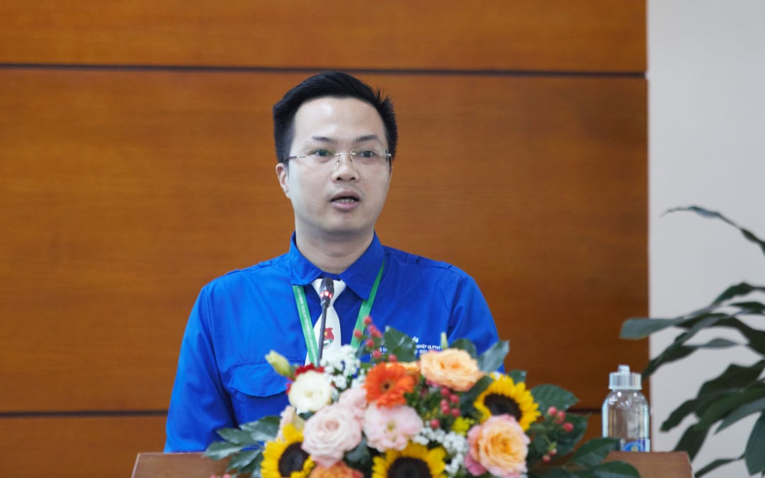 img_7261-052712_943.jpg Với số phiếu tín nhiệm cao, đồng chí Tạ Hồng Sơn tiếp tục tái đắc cử chức vụ Bí thư Đoàn TNCS Hồ Chí Minh Bộ NN-PTNT khóa VIII, nhiệm kỳ 2022 – 2027. Ảnh: Minh Phúc.