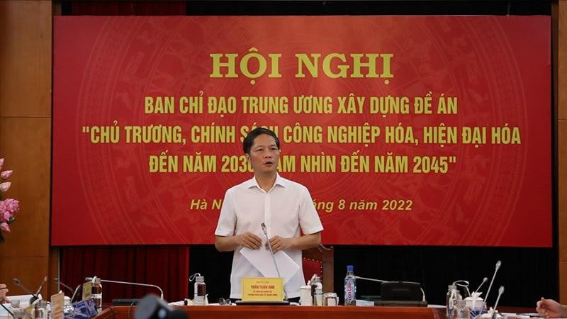 Ông Trần Tuấn Anh, Trưởng Ban Kinh tế Trung ương phát biểu tại hội nghị.