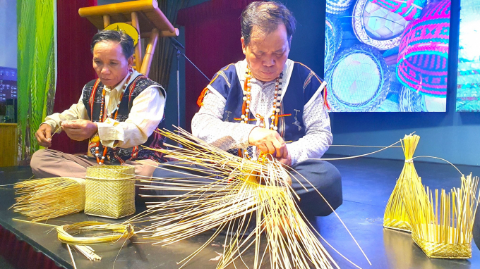 Vietnamese bamboo and rattan products see limited impact from science and technology, so the value is still low. Photo: LK.