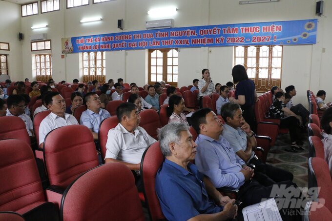 Các thành viên Tổ Khuyến nông cộng đồng tham dự tập huấn rất đông và nhiệt tình. Ảnh: Đinh Mười.