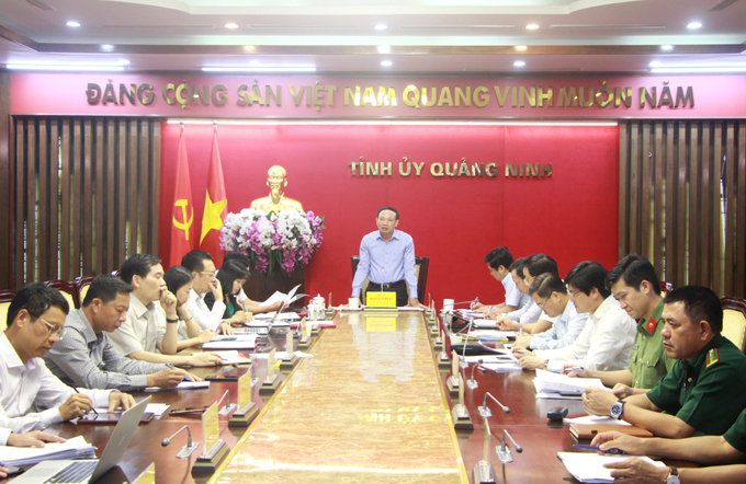 2000357_dong_chi_nguyen_xuan_ky_uy_vien_trung_uong_dang_bi_thu_tinh_uy_chu_tich_hdnd_tinh_chu_tri_cuoc_hop_16380022-003204_390.jpg Ông Nguyễn Xuân Ký, Bí thư Tỉnh ủy, Chủ tịch HĐND tỉnh, chủ trì cuộc họp. Ảnh: Báo Quảng Ninh