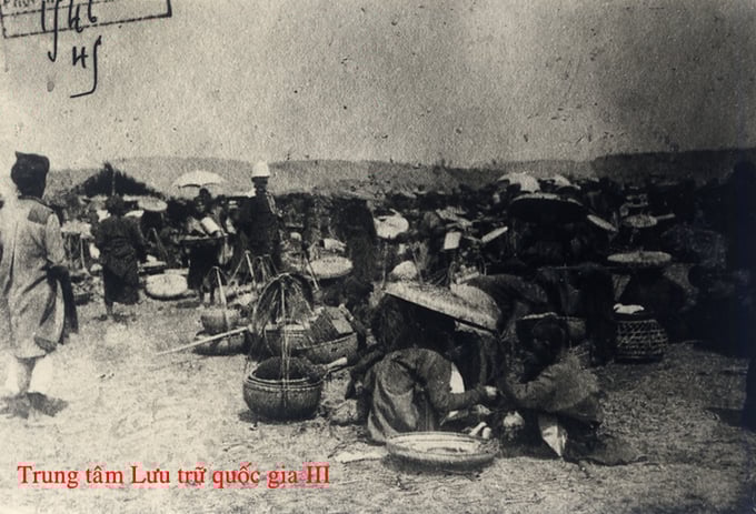ha-dong--ha-tay-110938_396.jpg Cảnh chợ Cầu Đơ - Hà Đông. Ảnh tư liệu Trung tâm Lưu trữ quốc gia.