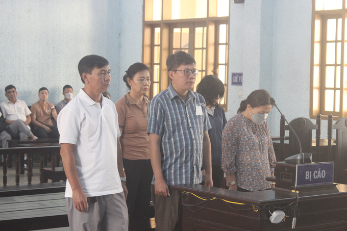 gia-lai-nguyen-giam-doc-linh-an-anh-1-163039_228.jpg Các bị cáo tại phiên tòa.