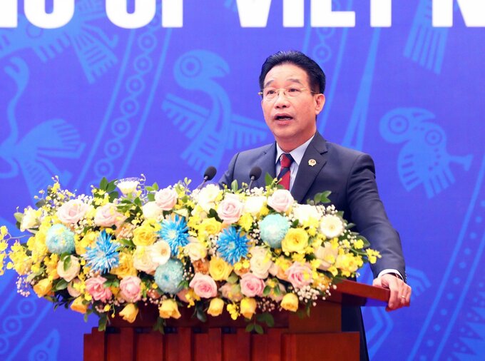 Ông Phạm Thanh Hà, Phó Chủ nhiệm Văn phòng Chủ tịch nước, công bố Quyết định đặc xá năm 2022 của Chủ tịch nước Nguyễn Xuân Phúc. Ảnh: Trung Quân.