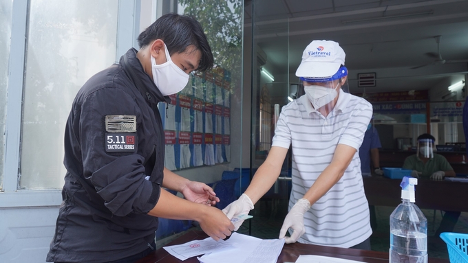240525980_2918554948398462_6159524485038357432_n-161407_115.jpg Người lao động ở Bình Dương phấn khởi nhận hỗ trợ.