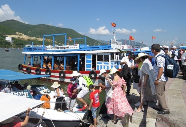 Tại Bến tàu Du lịch trong 4 ngày đón khoảng hơn 14.000 lượt khách tham quan Vịnh Nha Trang. Ảnh: KS.