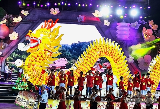 2-213330_756.jpg Mô hình rồng được các tổ dân phố lựa chọn mang đến lễ hội nhiều nhất trong năm nay.