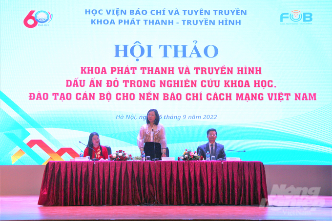 img_0040-124221_982.jpg Hội thảo 'Khoa Phát thanh và Truyền hình - Dấu ấn đỏ trong nghiên cứu khoa học và đào tạo cán bộ cho nền báo chí cách mạng Việt Nam' ngày 6/9. Ảnh: Phạm Hiếu.