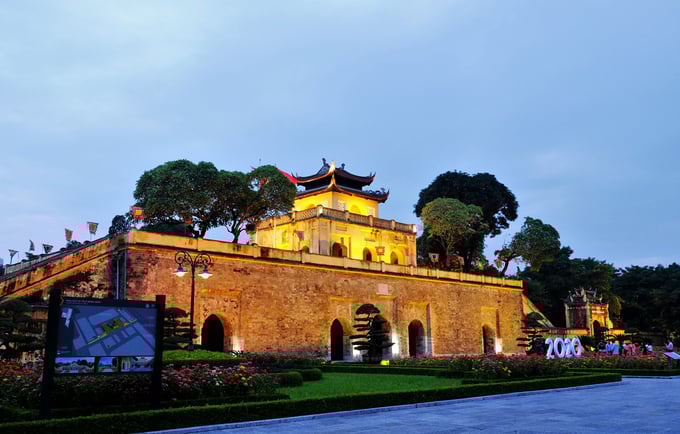 hoang-thanh-thang-long-0_1603178754-172739_398.jpg Khu di tích Hoành Thành Thăng Long phản ánh sự giao thoa văn hóa trong một quá trình lịch sử lâu dài của dân tộc Việt Nam với các nước trong khu vực và trên thế giới.