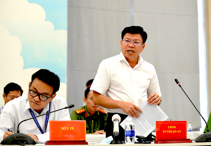 ong-nguyen-thanh-tam-chu-tich-tpthuan-an-170334_126.jpg Ông Nguyễn Thanh Tâm, Chủ tịch UBND TP.Thuận An cho biết, quán karaoke An Phú hoạt động với đầy đủ cơ sở pháp lý.