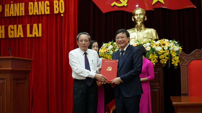 dsc02140-161701_563.jpg Ông Trương Hải Long (bìa phải) giữ chức Phó Bí thư Tỉnh ủy Gia Lai. Ảnh: Tuấn Anh.