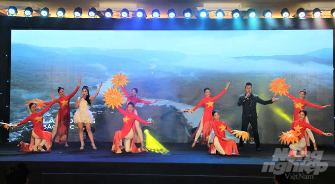 img_0004-092527_282.jpg Văn nghệ chào mừng Hội nghị. Ảnh: Phạm Hiếu.