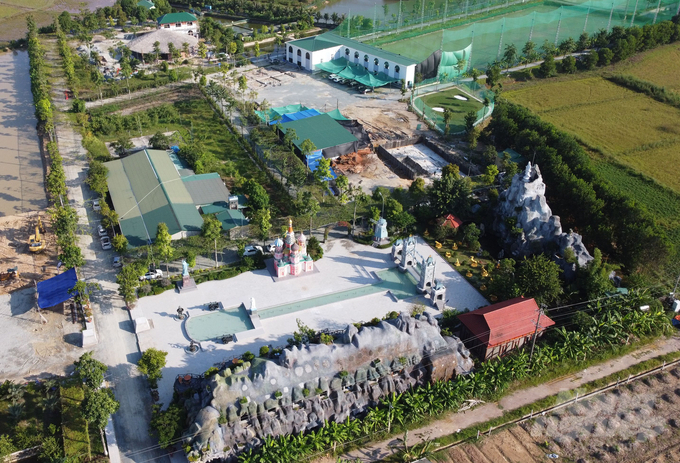 302435623_616480303283633_2181790253276721414_n-072207_721.jpg Chủ trương nuôi cá rô phi công nghệ Israel nhưng Công ty cổ phần Synot Asean lại ngang nhiên xây dựng hàng loạt công trình trái phép theo hướng kinh doanh dịch vụ. Ảnh: VK.