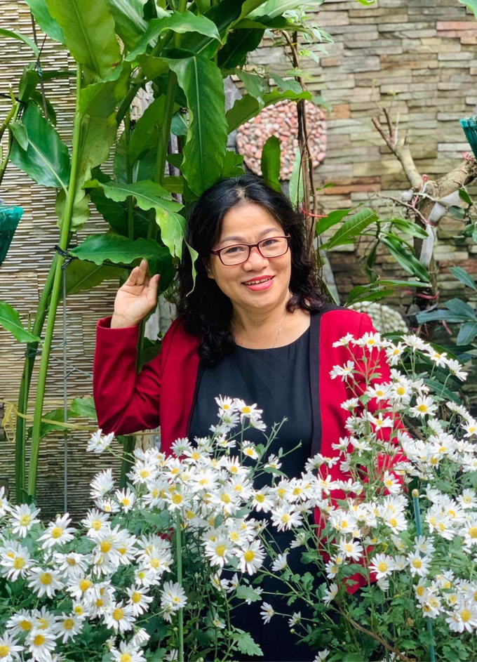 Nữ tác giả Lưu Bình.