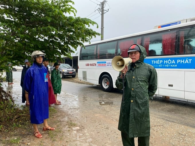 z3755006939064_7068caf3ebfd89e1047a0c3a79e0fd28-181503_437.jpg Người dân được thông báo di dời, sơ tán đến nơi an toàn tránh bão Noru.