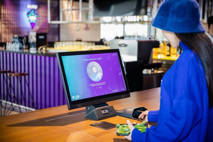 3333-143905_512.jpg Thủ tục ‘check-in’ đơn giản tại SOJO tại quầy bằng ‘Face ID’ (nhận diện khuôn mặt).