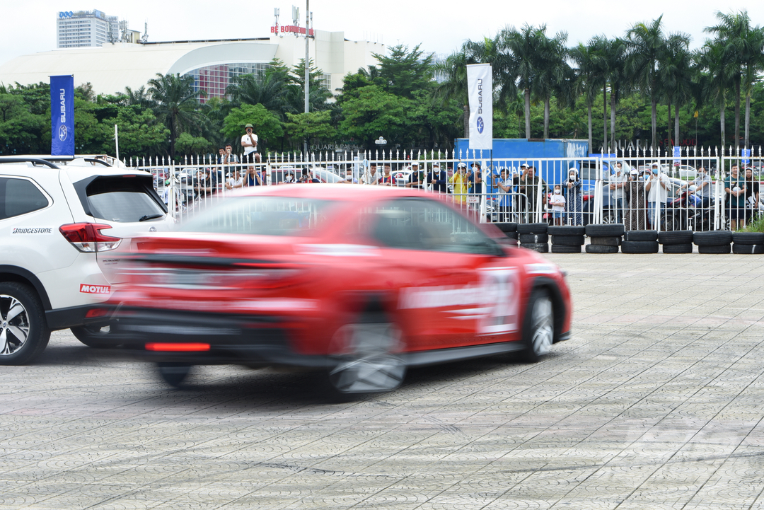 ky-luc-gia-russ-swift-di-oto-2-banh-bang-xe-subaru-o-my-dinh-133022_333.jpg