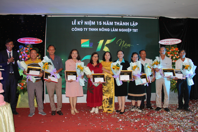 Các đại lý phân phối hạt giống được công ty tri ân.