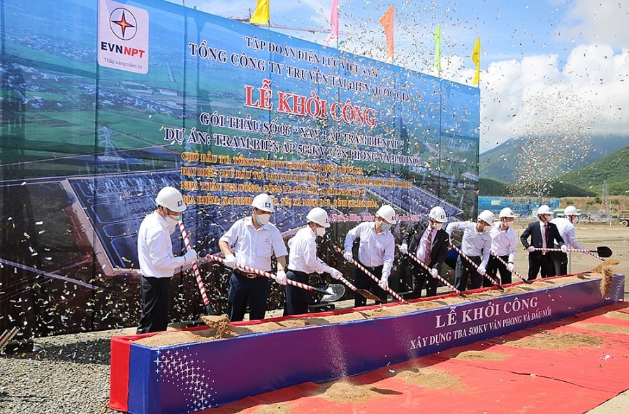 the-chan-tuong-va-no-luc-cua-evn-va-evnnpt-123620_31.jpg Nghi thức khởi công Trạm biến áp 500kV Vân Phong và đấu nối, tháng 9/2021.