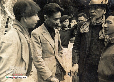 phan-khoi-viet-bac-090802_388.jpg