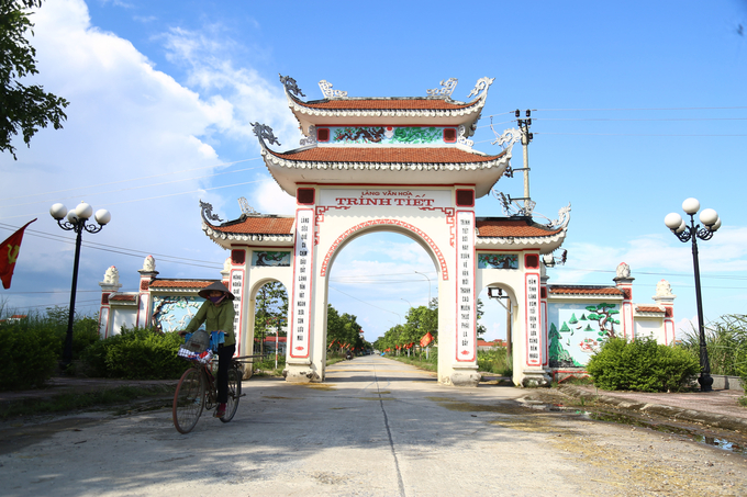 img_3363-153242_603.jpg Cổng làng Trinh Tiết.