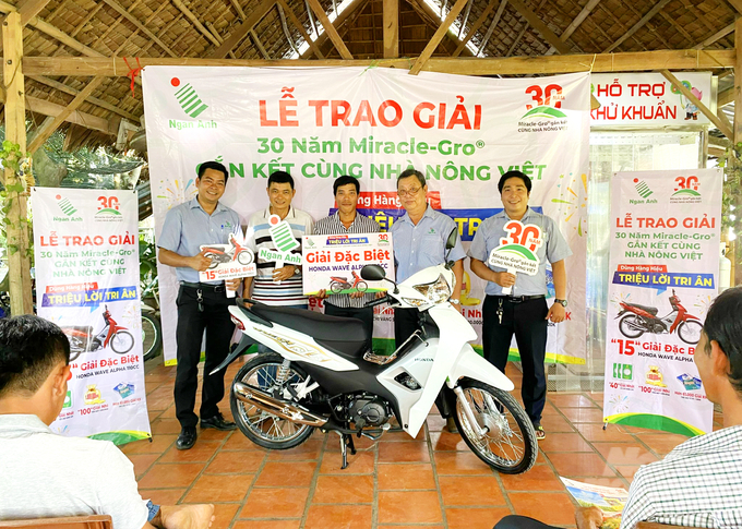 anh-2-160618_912.jpg Nhiều nông dân trúng giải thưởng của chương trình '30 năm Miracle-Gro gắn kết cùng nhà nông Việt'. Ảnh: Gia Phú.
