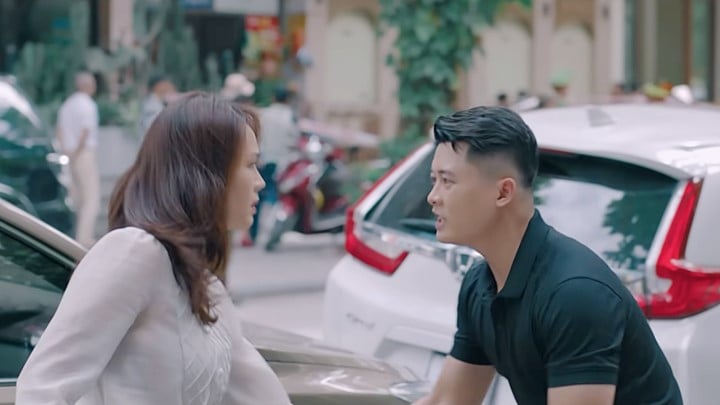 phim-hanh-trinh-cong-ly-tap-5-vtv3_1-163010_879.jpg Hành trình công lý tập 5: Người em của Hoàng nói cho Phương về việc Hà đã chết. Ảnh chụp màn hình