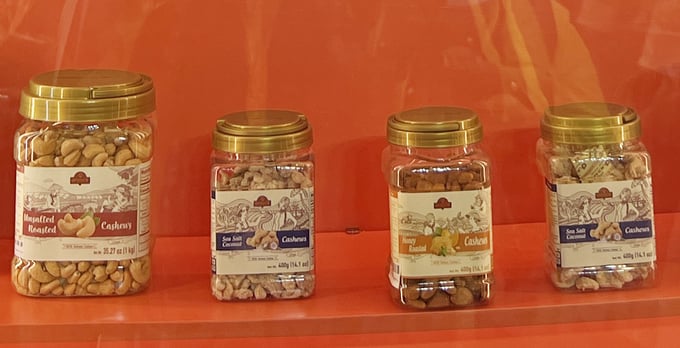 san-pham-made-in-vietnam-nhap-cuoc-thuong-mai-dien-tu-xuyen-bien-gioi-154152_961.jpg Hạt điều của Lafooco. Ảnh: Nguyễn Thuỷ.