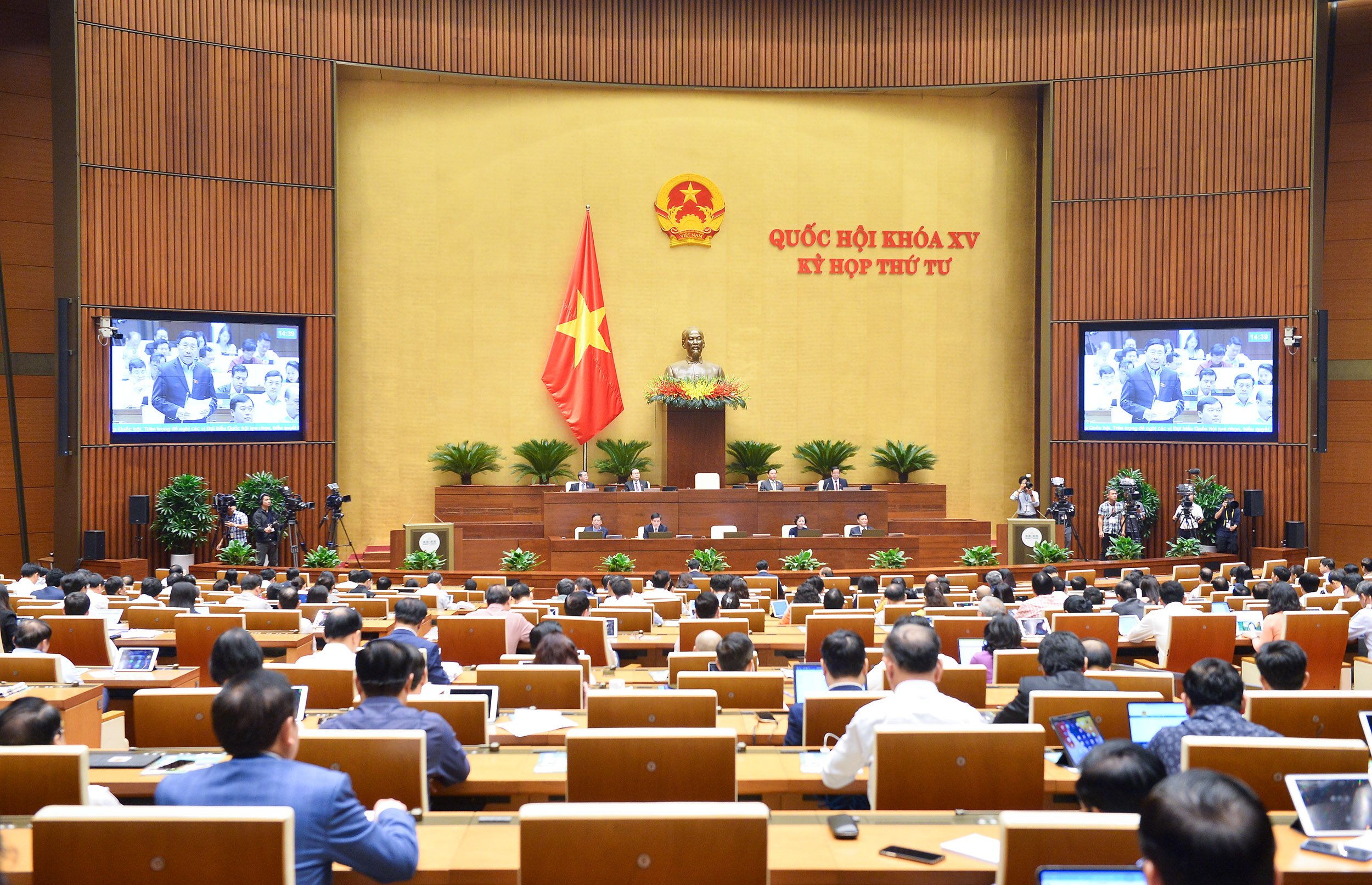 tu-chu-don-vi-su-nghiep-cong-lap-van-chua-dat-duoc-muc-tieu-091001_850.jpg Quốc hội làm việc sáng 5/10 tại Hội trường. Ảnh: Quốc hội.