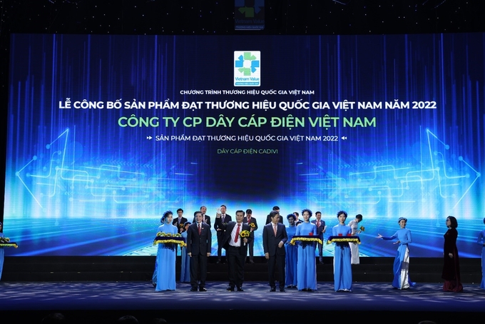 anh-3-4-085705_39.jpg CADIVI là doanh nghiệp đạt Thương hiệu Quốc gia 8 lần liên tiếp.