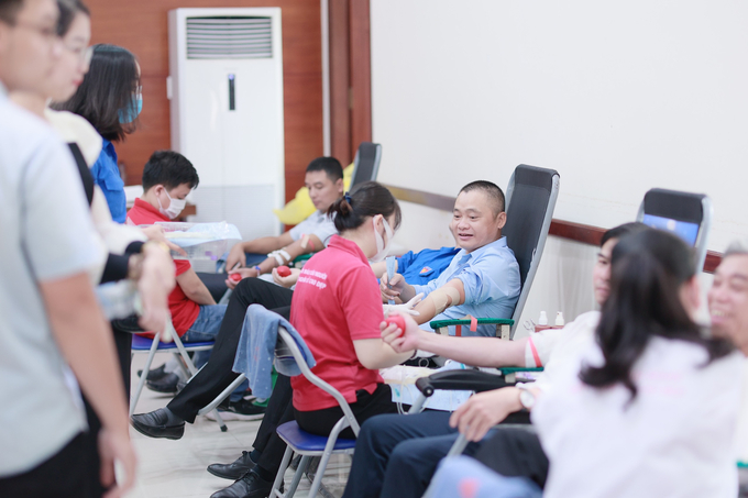 ea532dc60efec8a091ef-121535_126.jpg Chỉ cần hiến một phần máu của mình là chúng ta đã cứu được rất nhiều người trước nguy cơ mất người thân, bạn bè. Hiến máu không gây ảnh hưởng đến sức khỏe, thậm chí còn có một số tác dụng tích cực nhất định đối với cơ thể của người hiến máu. Lượng máu đã hiến sẽ được cơ thể nhanh chóng tái tạo phục vụ cho quá trình tuần hoàn.