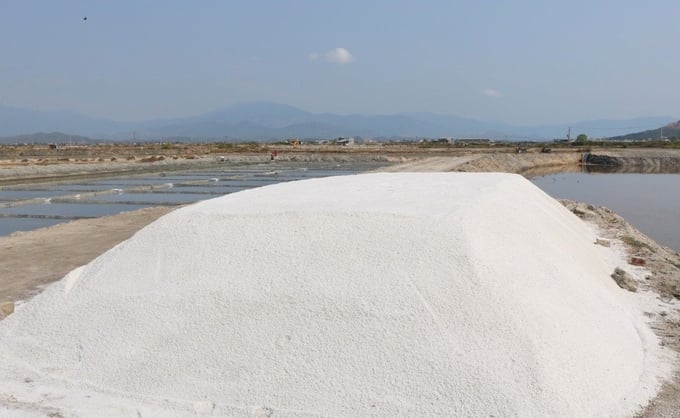 Hon Khoi salt is famous nationwide for its quality.