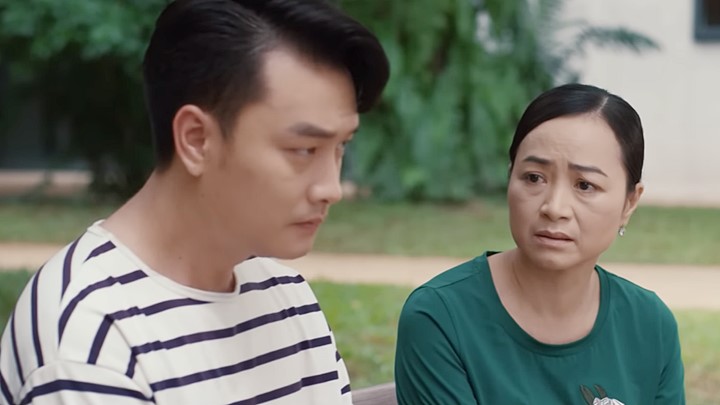 Thông gia ngõ hẹp tập 17: Bà Nhật khuyên con trai không nên đánh mất Linh. Ảnh chụp màn hình