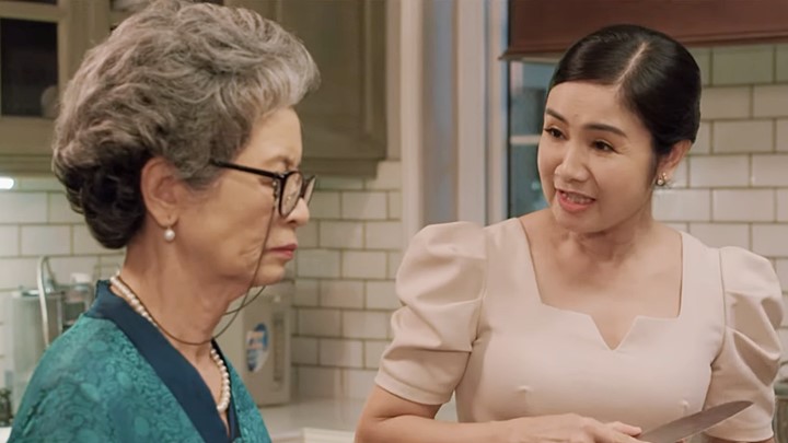 Thông gia ngõ hẹp tập 18: Cụ Thập hết hồn với chuyện 'tình sử' của bà Hồng. Ảnh chụp màn hình