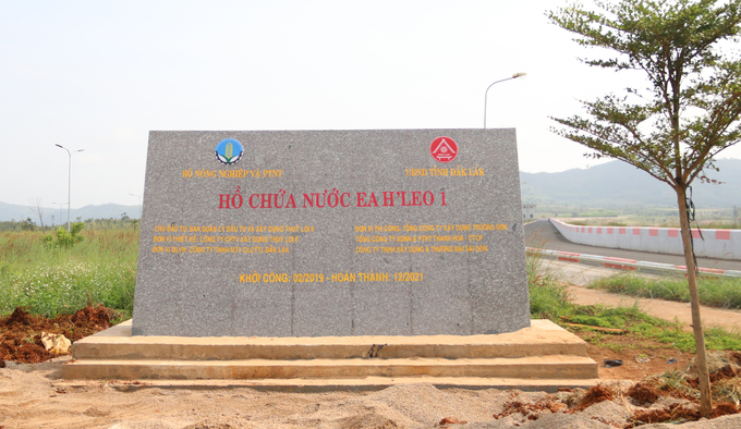 img_7204-090800_558.jpg Công trình kéo dài, nhiều lần thay đổi thiết kế và chủ đầu tư. Ảnh: Minh Quý.