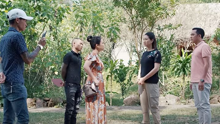 Thông gia ngõ hẹp tập 19: Có người phụ nữ quên với Thường gặp Mai kiếm chuyện. Ảnh chụp màn hình