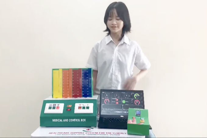 du-an-cua-hoc-sinh-120940_668.jpg 'Hệ thống hỗ trợ chăm sóc sức khoẻ cho người cao tuổi' - một trong những dự án lọt vào Vòng chung kết Coolest Project Malaysia 2022.