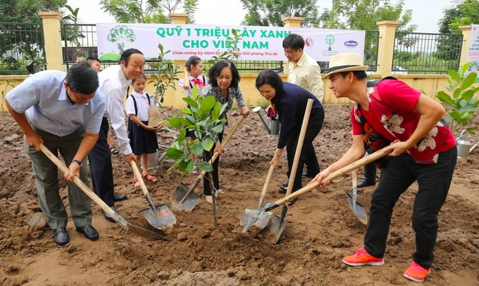 anh-chup-man-hinh-2022-11-28-luc-143202-144745_70.jpeg Trong hành trình lan tỏa sắc xanh, Vinamilk từng rất thành công với Quỹ 1 triệu cây xanh cho Việt Nam.