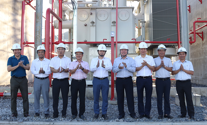 anh2dongdienvanphong27112022-091600_543.jpg Lãnh đạo EVNNPT/CPMB tại TBA 500kV Vân Phong.