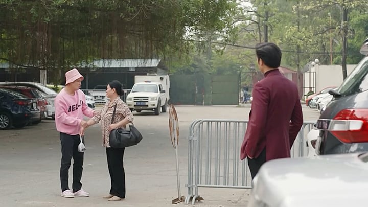 truc-tiep-dung-lam-me-cau-tap-4-tren-vtv3-hom-nay-9-12-145256_489.jpg Đừng làm mẹ cáu tập 4: Quân đi đón mẹ ruột ra tù. Ảnh chụp màn hình