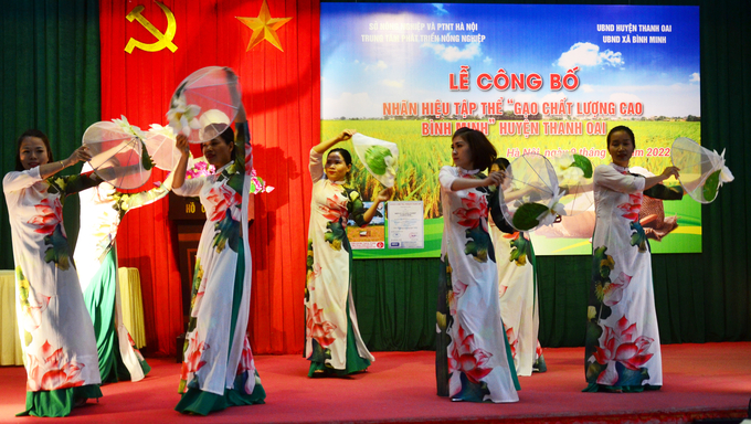 dsc_5202-190740_990.jpg Tiết mục tự biên tự diễn của Bình Minh. Ảnh: Dương Đình Tường.