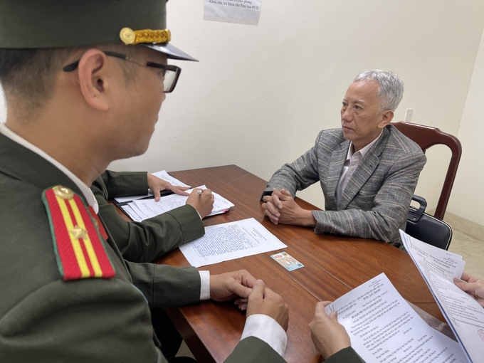 z3948550228281_279f8a7347172454d2545d41ac7601d8-125113_69.jpg Ông Lê Hạ, Giám đốc Trung tâm Quy hoạch và Thiết kế nông lâm nghiệp tại cơ quan điều tra. Ảnh: CAH.