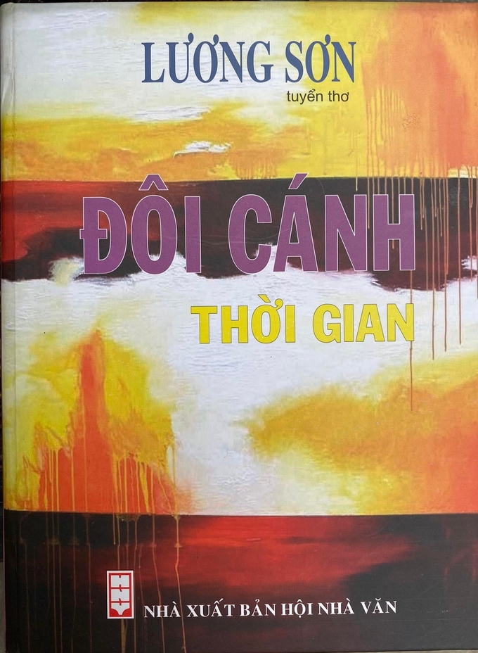 Tuyển thơ 'Đôi cánh thời gian' của nhà thơ Lương Sơn.