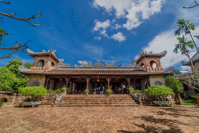1-nha-hat-ben-xuan-162331_114.jpg Nhà hát Bến Xuân, nơi diễn ra chương trình 'Hạc vàng tung cánh'.