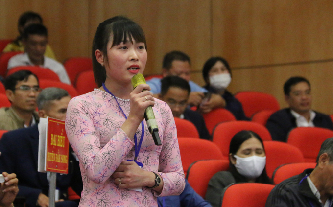ubnd-tinh-dak-nong-lan-dau-to-chuc-doi-thoai-voi-nong-dan-htx-151714_301.jpg Đại diện HTX nêu những thắc mắc hiện nay của ngành nông nghiệp. Ảnh: Quang Yên.